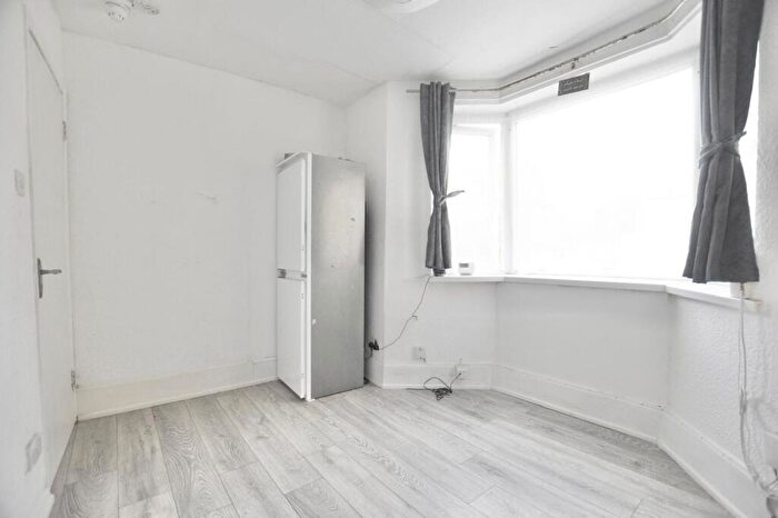 1 Bedroom Flat To Rent In Upton Lane, Forest Gate, E7