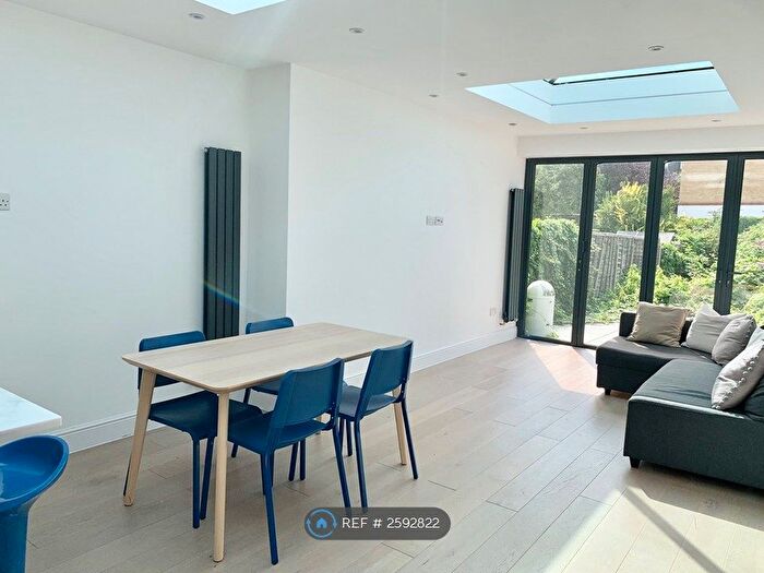 3 Bedroom Flat To Rent In Durnsford Road, London, SW19