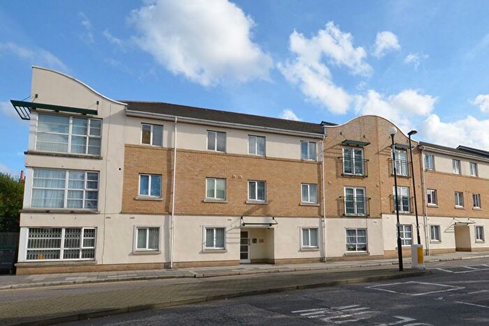 2 Bedroom Flat To Rent In Horn Lane, Acton, W3