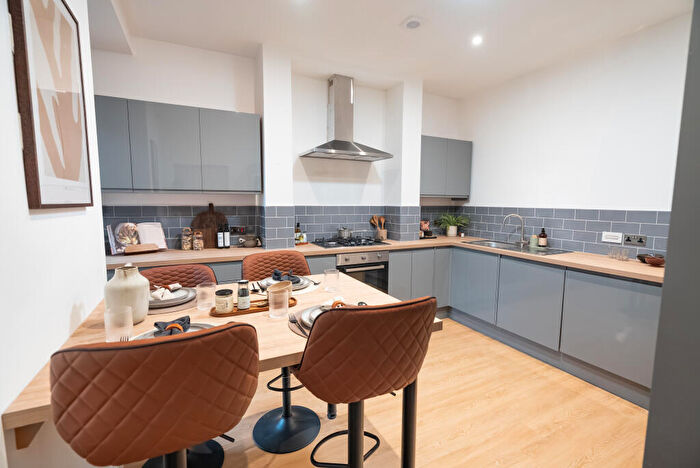 4 Bedroom Apartment To Rent In Apt, Wellington Road #, M14