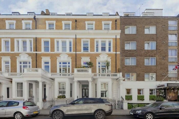 2 Bedroom Flat To Rent In Nevern Place, London, SW5
