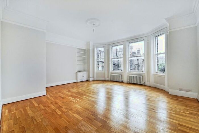 2 Bedroom Flat To Rent In Cadogan Gardens, London, SW3