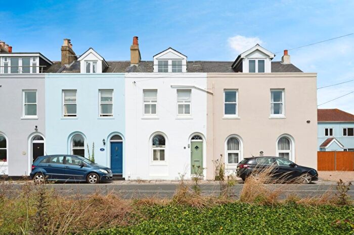 3 Bedroom Terraced House For Sale In Sea Front, Hayling Island, Hampshire, PO11