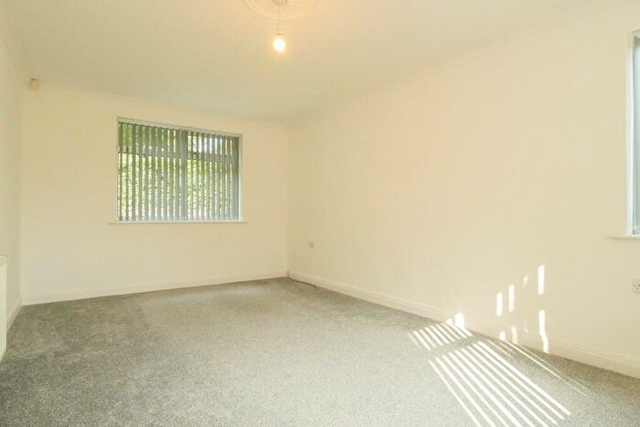 3 Bedroom Semi-Detached House For Sale In Westover Avenue, Leeds, LS13
