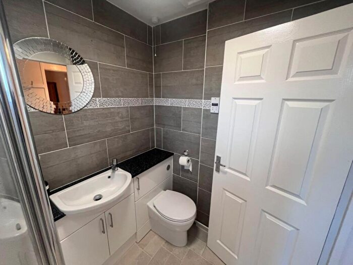 2 Bedroom Semi-Detached Bungalow For Sale In Derwent Way, Newark, Nottinghamshire, NG24