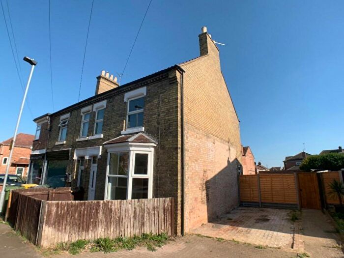 3 Bedroom Semi-Detached House To Rent In South View Road, Peterborough, Cambridgeshire, PE4