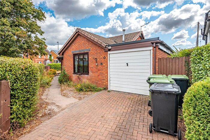 2 Bedroom Bungalow For Sale In Barley Mow Lane, Catshill, Bromsgrove, Worcestershire, B61
