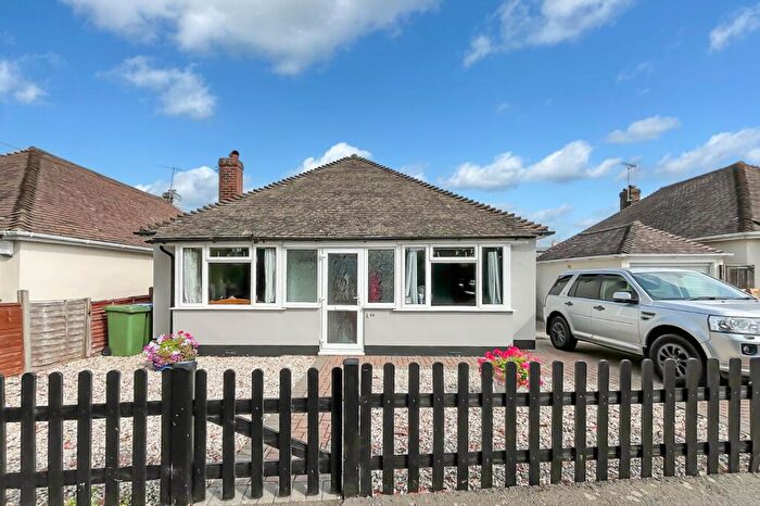 3 Bedroom Bungalow For Sale In Worthing Road, East Preston, Littlehampton, West Sussex, BN16
