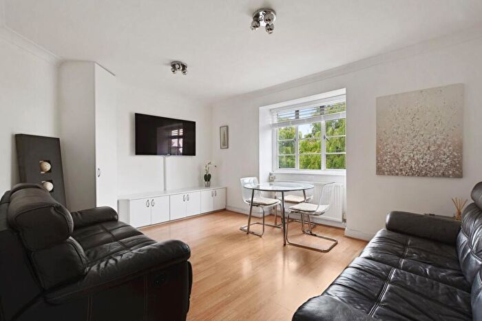 2 Bedroom Apartment To Rent In Denison Close, Hampstead Garden Suburb, London, N2
