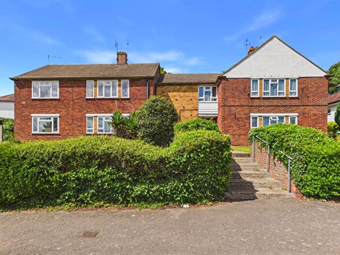 2 Bedroom Flat For Sale In Clifton Road, Coulsdon, CR5