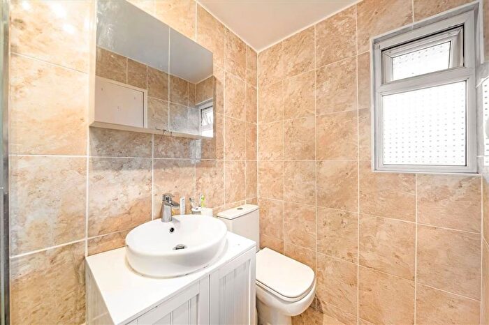 Studio For Sale In Middle Park Avenue, Eltham, SE9