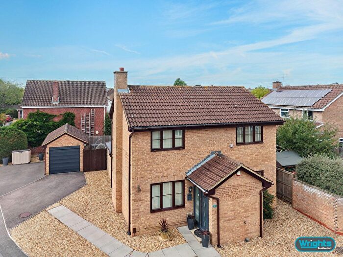3 Bedroom Detached House For Sale In Woodborough Close, Trowbridge, BA14