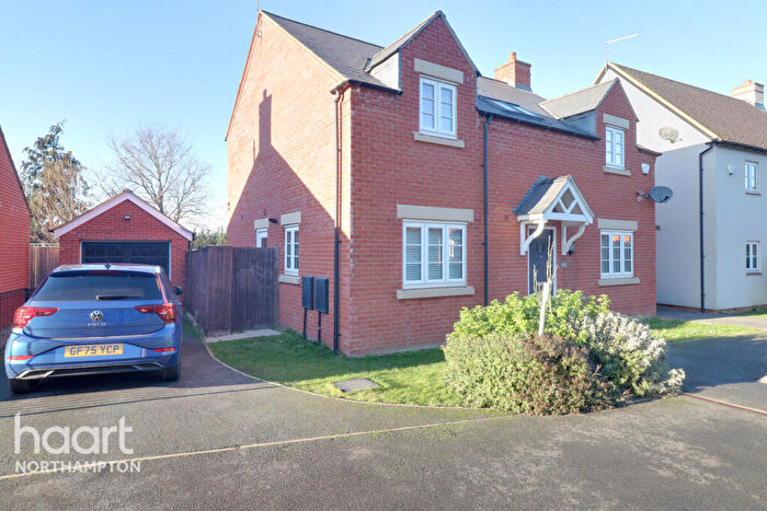 4 Bedroom Detached House To Rent In Violet Close, Northampton, NN4