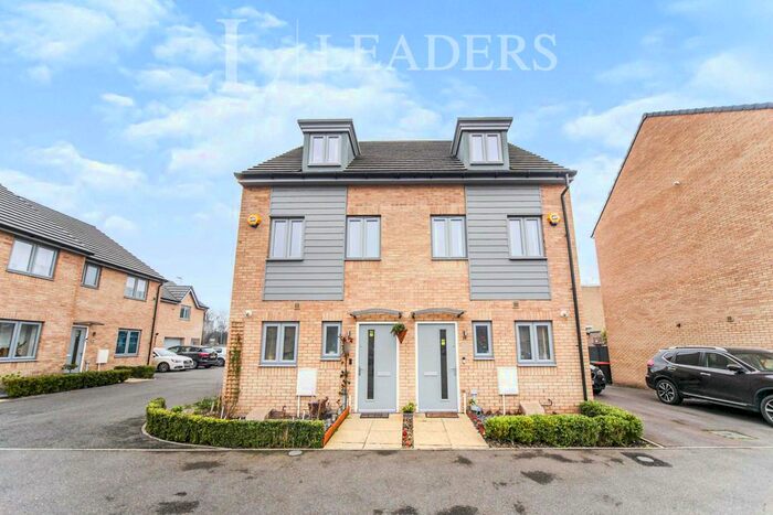 4 Bedroom Property To Rent In Maple Square, Dunstable, LU5