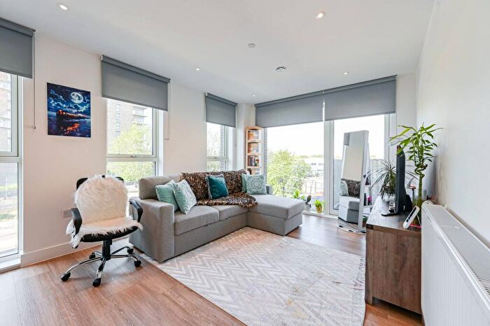 1 Bedroom Flat For Sale In Henley Cross, Kidbrooke, SE3