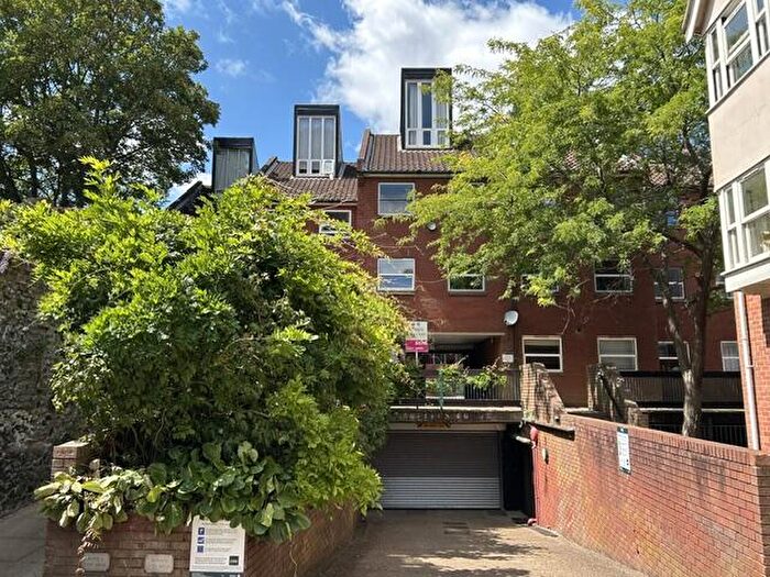2 Bedroom Flat To Rent In Watlings Court, Norwich, Norfolk, NR2