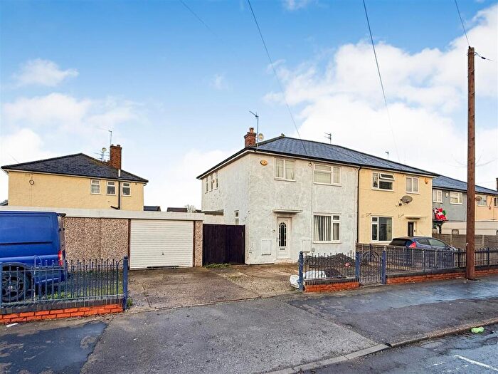 3 Bedroom Semi Detached House For Sale In Ellerby Grove, Hull, HU9