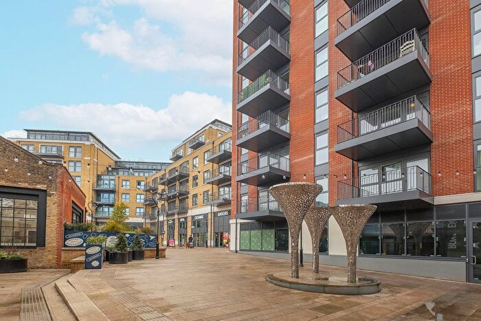 4 Bedroom Flat To Rent In Brook Street, Kingston Upon Thames, KT1