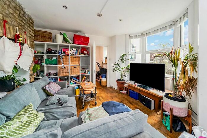 2 Bedroom Flat To Rent In High Road Leyton, London, E10