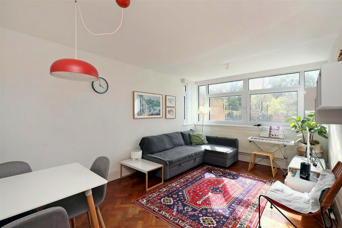 2 Bedroom Flat To Rent In Cotman Close, London, SW15