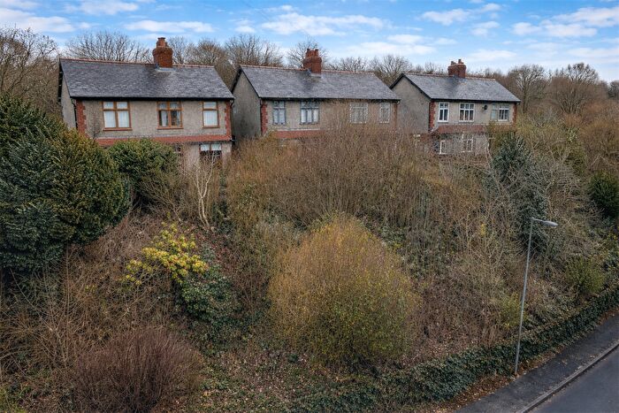 3 Bedroom Semi Detached House For Sale In Primrose Crescent, Glossop, SK13