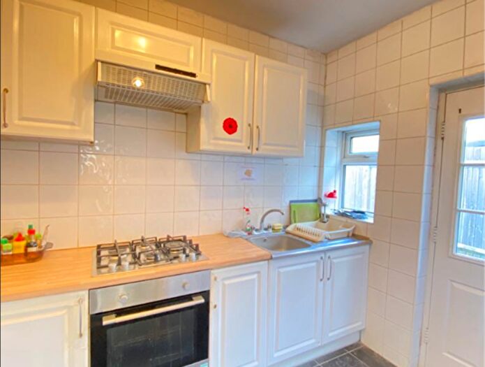 5 Bedroom Flat To Rent In Embleton Road, London, SE13