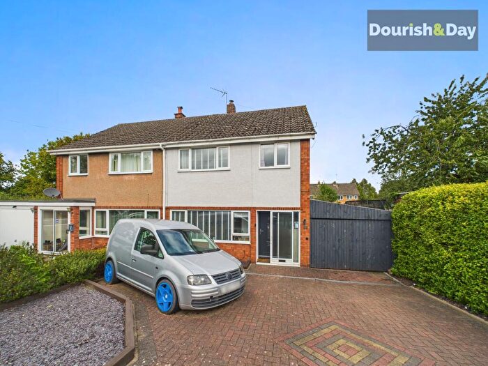 3 Bedroom Semi-Detached House For Sale In Shipston Road, Stafford, ST17