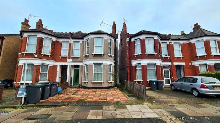 Studio To Rent In Palmerston Road, Wood Green, N22