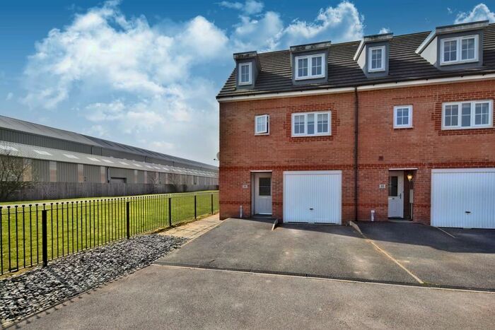 3 Bedroom End Of Terrace House To Rent In Mossley Place, Penistone, S36