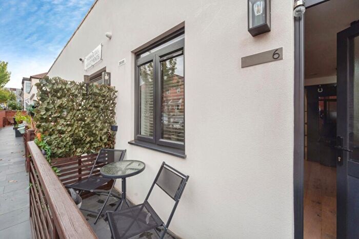 1 Bedroom Flat For Sale In Clifford Road, Walthamstow, E17