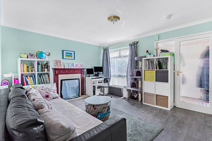3 Bedroom End Of Terrace House For Sale In Peregrine Road, Sunbury-On-Thames, TW16