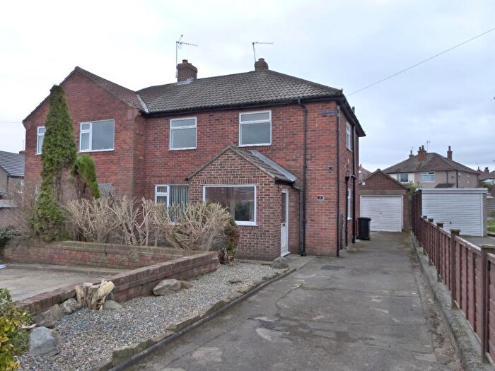 3 Bedroom Semi-Detached House To Rent In Kingsley Drive, Harrogate, HG1