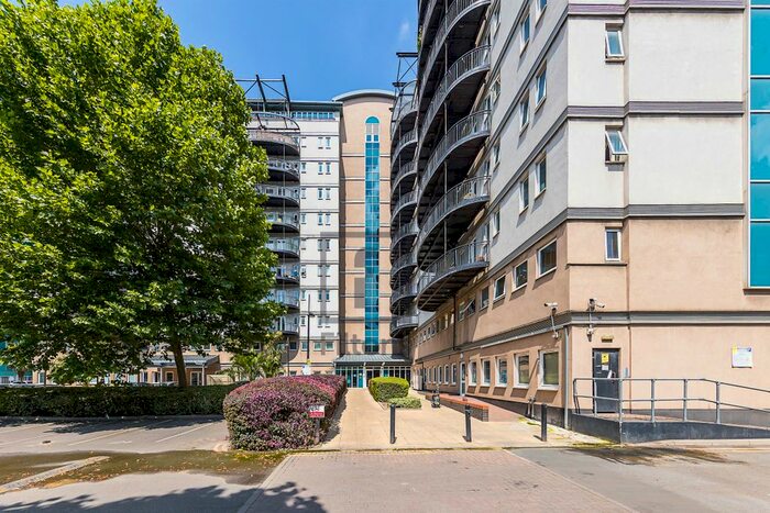 2 Bedroom Flat To Rent In High Street, London, E15