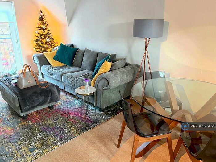 1 Bedroom Flat To Rent In Oaklands House, Romford, RM3