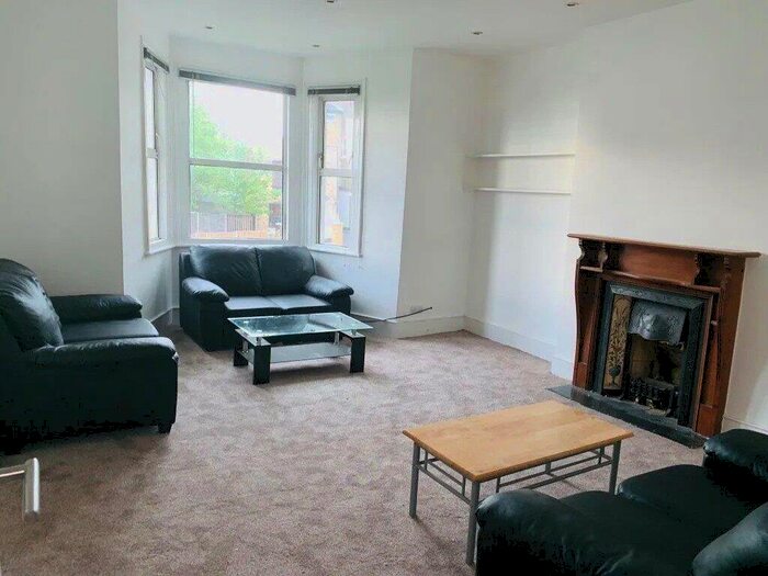 2 Bedroom Flat To Rent In Cricklewood Lane, Cricklewood, NW2