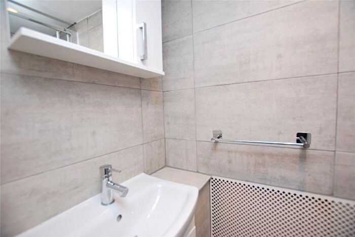 1 Bedroom Flat To Rent In Victoria Road, Guildford, Surrey, GU1