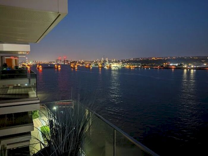 2 Bedroom Flat To Rent In Cable Street, London, E16