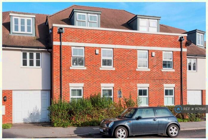 2 Bedroom Maisonette To Rent In Forge Green Court, Halling, Rochester, ME2