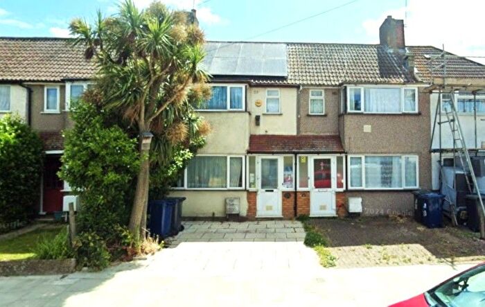 2 Bedroom Terraced House For Sale In Bankside, Southall, UB1