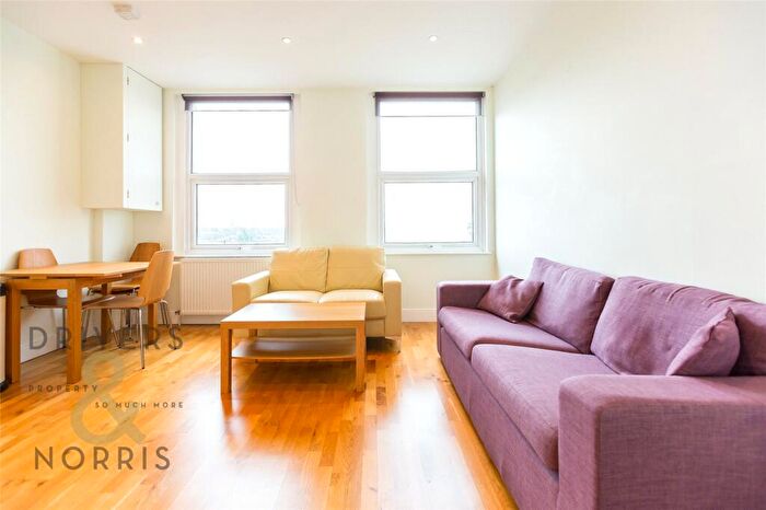 1 Bedroom Apartment For Sale In Holloway Road, Holloway, London, N7