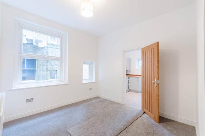2 Bedroom Flat To Rent In Holmleigh Road, Hackney, London, N16