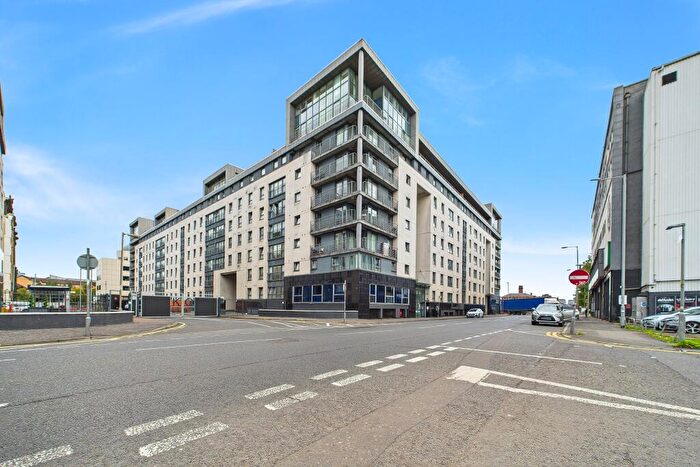 2 Bedroom Flat To Rent In -, Wallace Street, G5