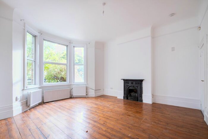 2 Bedroom Flat To Rent In Kempshott Road, London, SW16