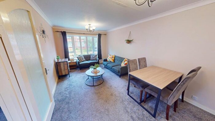 2 Bedroom Flat To Rent In Thoresby Court, Nottingham, Nottinghamshire, NG3