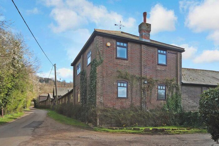 2 Bedroom Barn Conversion For Sale In The Barns, West Leith, HP23
