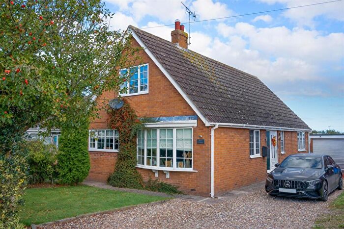 3 Bedroom Detached Bungalow For Sale In Main Road, Burton Pidsea, HU12