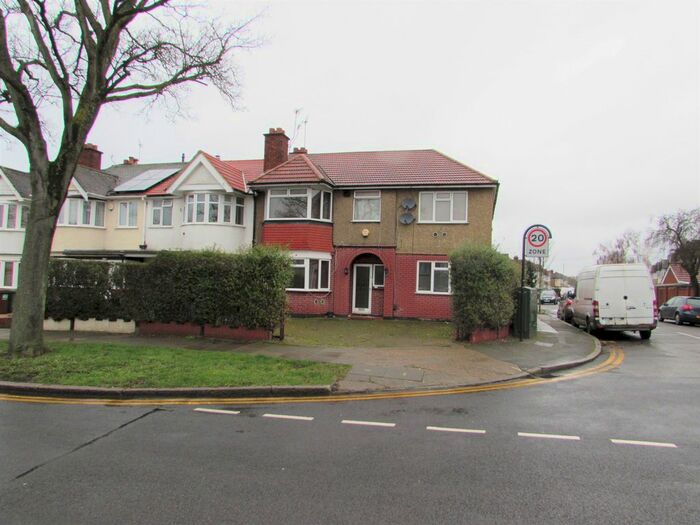5 Bedroom Semi-Detached House To Rent In Malvern Avenue, Harrow, Middlesex HA2