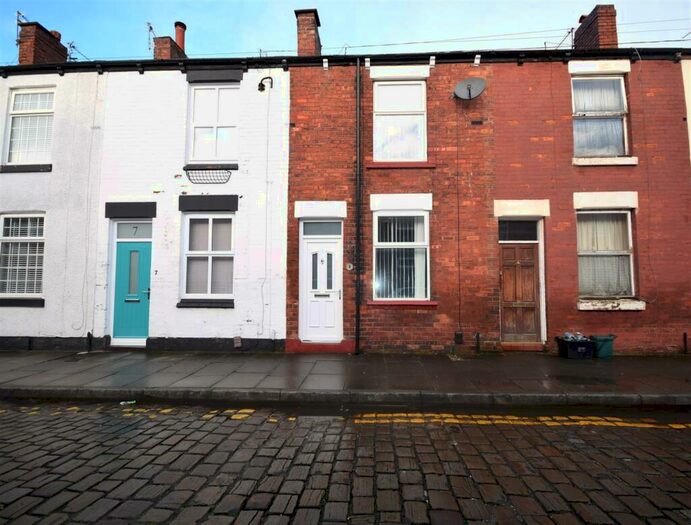 2 Bedroom House To Rent In Store Street, Stockport, SK2