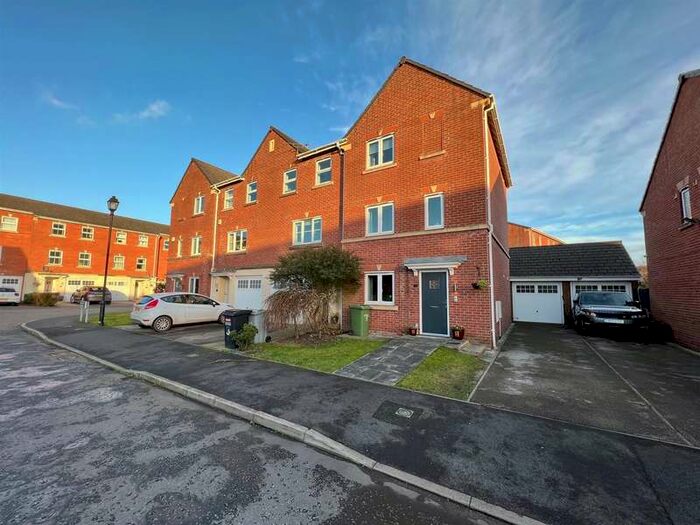 3 Bedroom Town House To Rent In Rajar Walk, Mobberley, WA16