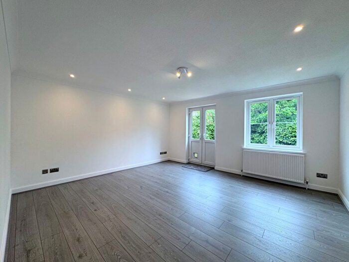 2 Bedroom Flat For Sale In Belgrave Close, London, NW7